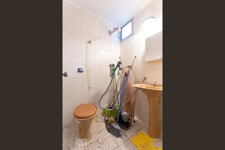 Banheiro de Serviço  de casa de condomínio para alugar com 3 quartos, 540m² em Chácara Malota, Jundiaí