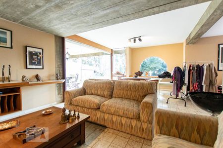 Casa de condomínio à venda com 540m², 3 quartos e 6 vagas Casa de condomínio à venda com 540m², 3 quartos e 6 vagasEspaço Social . - Piso Inferior