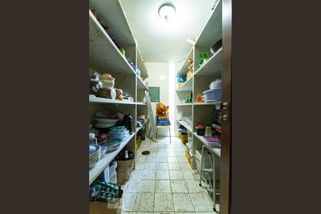 Casa de condomínio à venda com 540m², 3 quartos e 6 vagas Casa de condomínio à venda com 540m², 3 quartos e 6 vagasDispensa