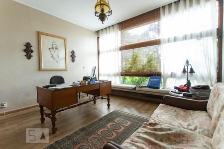 Casa de condomínio à venda com 540m², 3 quartos e 6 vagas Casa de condomínio à venda com 540m², 3 quartos e 6 vagasEscritorio