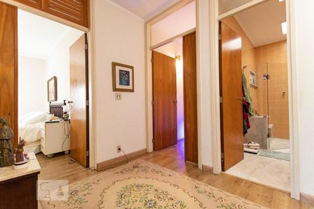 Casa de condomínio à venda com 540m², 3 quartos e 6 vagas Casa de condomínio à venda com 540m², 3 quartos e 6 vagasHall Suite - Lavabo - Piso Superior