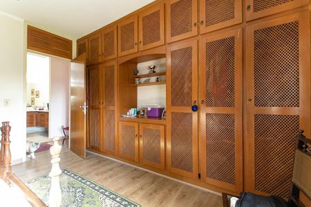 Casa de condomínio à venda com 540m², 3 quartos e 6 vagas Casa de condomínio à venda com 540m², 3 quartos e 6 vagasQuarto 1 - Piso Superior