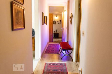 Casa de condomínio à venda com 540m², 3 quartos e 6 vagas Casa de condomínio à venda com 540m², 3 quartos e 6 vagasCorredor Dormitórios - Piso Superior