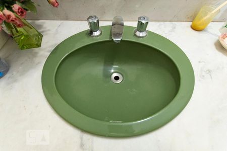 Casa de condomínio à venda com 540m², 3 quartos e 6 vagas Casa de condomínio à venda com 540m², 3 quartos e 6 vagasLavabo - Piso Superior