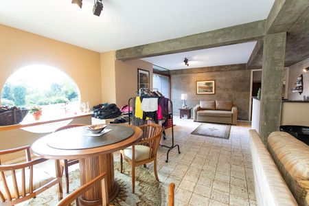 Casa de condomínio à venda com 540m², 3 quartos e 6 vagas Casa de condomínio à venda com 540m², 3 quartos e 6 vagasEspaço Social . - Piso Inferior