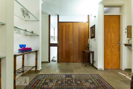 Casa de condomínio à venda com 540m², 3 quartos e 6 vagas Casa de condomínio à venda com 540m², 3 quartos e 6 vagasHall de Entrada