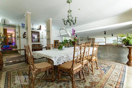 Casa de condomínio à venda com 540m², 3 quartos e 6 vagas Casa de condomínio à venda com 540m², 3 quartos e 6 vagasSala 2