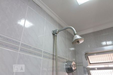 Chuveiro do Banheiro de apartamento para alugar com 2 quartos, 74m² em Santa Rita, São Paulo