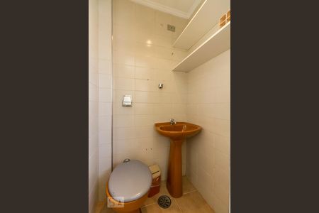 Banheiro de Serviço de apartamento para alugar com 2 quartos, 74m² em Vila Azevedo, São Paulo