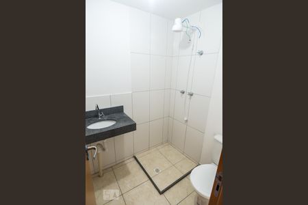 Banheiro de apartamento à venda com 2 quartos, 48m² em Protásio Alves, Porto Alegre