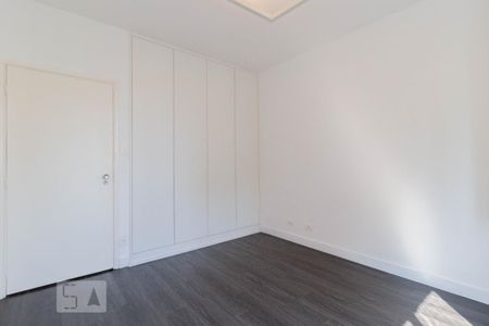 Apartamento para alugar com 130m², 3 quartos e 1 vaga Apartamento para alugar com 130m², 3 quartos e 1 vagaSuíte
