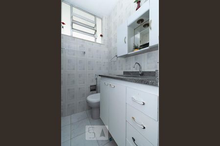 Banheiro Social de Apartamento com 3 quartos, 70m² Fonseca