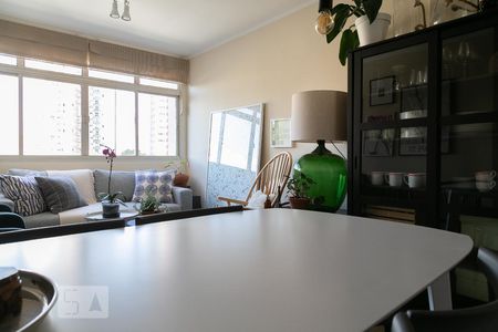 Sala de apartamento para alugar com 2 quartos, 81m² em Vila Gumercindo, São Paulo
