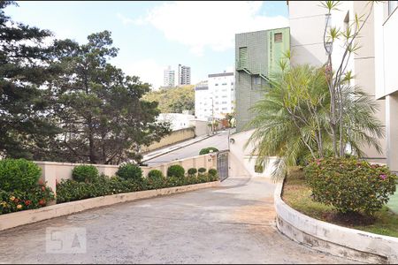 Apartamento para alugar com 100m², 3 quartos e 2 vagasEntrada garagem