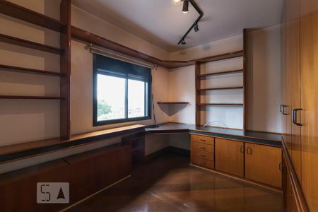 Apartamento à venda com 220m², 4 quartos e 4 vagasQuarto 2