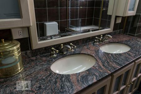 Apartamento à venda com 220m², 4 quartos e 4 vagasQuarto 4 - Suíte/ Banheiro (Pia)