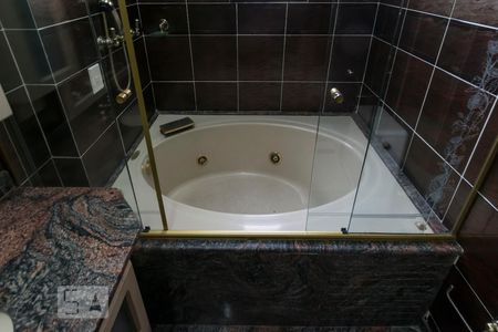 Apartamento à venda com 220m², 4 quartos e 4 vagasQuarto 4 - Suíte/ Banheiro (Banheira)