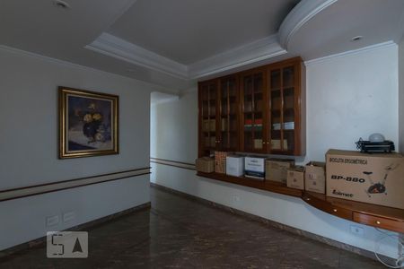 Corredor de apartamento à venda com 4 quartos, 220m² em Vila Monumento, São Paulo