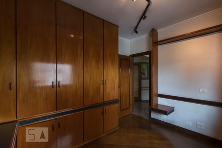 Apartamento à venda com 220m², 4 quartos e 4 vagasQuarto 2