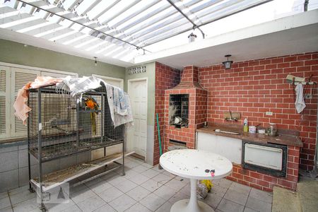 Casa à venda com 380m², 4 quartos e sem vagaQuintal