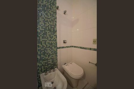 Casa à venda com 380m², 4 quartos e sem vagaBanheiro da Suíte