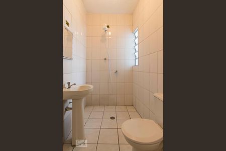 Banheiro de casa para alugar com 1 quarto, 45m² em Vila Cavaton, São Paulo