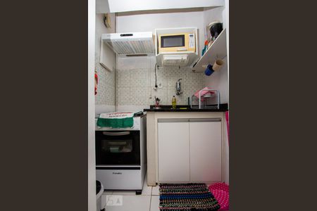 Cozinha de kitnet/studio à venda com 1 quarto, 28m² em Laranjeiras, Rio de Janeiro