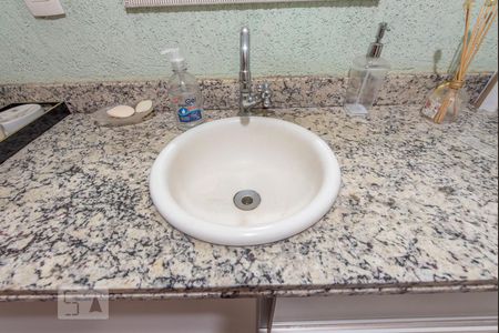 Casa de Condomínio para alugar com 4 quartos, 300m² em Loteamento Portal do Sol I, Goiânia