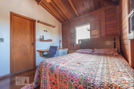 Casa de Condomínio para alugar com 4 quartos, 300m² em Loteamento Portal do Sol I, Goiânia