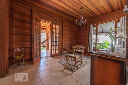 Casa de Condomínio para alugar com 4 quartos, 300m² em Loteamento Portal do Sol I, Goiânia