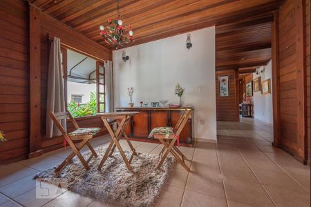 Casa de Condomínio para alugar com 4 quartos, 300m² em Loteamento Portal do Sol I, Goiânia