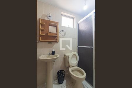 Banheiro de apartamento para alugar com 1 quarto, 25m² em Cristo Rei, Curitiba