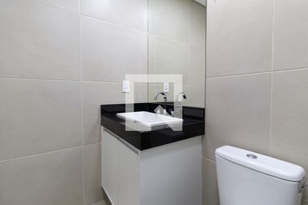 Banheiro de kitnet/studio para alugar com 1 quarto, 32m² em Industrial Autonomistas, Osasco