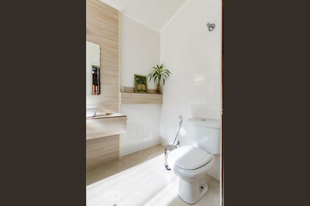 Casa à venda com 320m², 5 quartos e 4 vagasBanheiro 