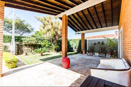 Casa à venda com 320m², 5 quartos e 4 vagasQuintal da Frente - Varanda