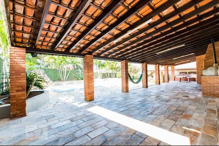 Casa à venda com 320m², 5 quartos e 4 vagasGaragem - Área de Lazer