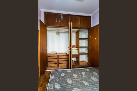 Casa à venda com 320m², 5 quartos e 4 vagasQuarto 2