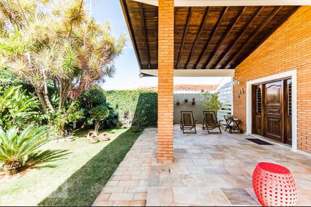 Casa à venda com 320m², 5 quartos e 4 vagasQuintal da Frente