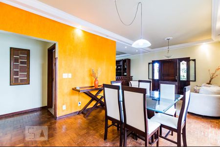 Sala de casa à venda com 5 quartos, 320m² em Vila Nogueira, Campinas