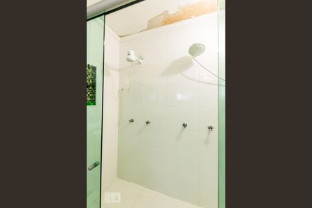 Casa à venda com 320m², 5 quartos e 4 vagasBanheiro 