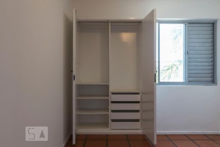 Apartamento à venda com 70m², 2 quartos e 1 vagaQuarto 2 (Armários)
