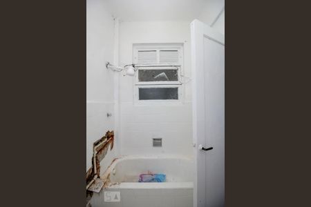 Studio para alugar com 28m², 1 quarto e sem vaga Studio para alugar com 28m², 1 quarto e sem vagaBanheiro Social