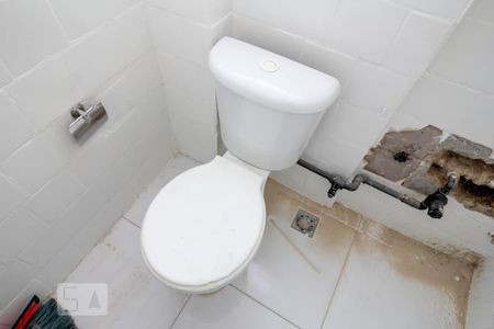 Banheiro Social de kitnet/studio para alugar com 1 quarto, 28m² em Centro, Rio de Janeiro