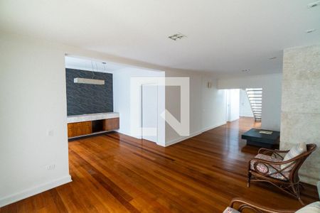 Casa de condomínio para alugar com 270m², 4 quartos e 3 vagasSala