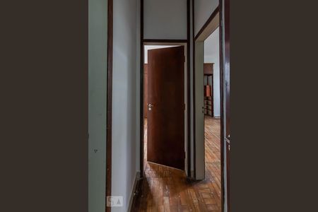 Corredor de apartamento para alugar com 3 quartos, 115m² em Santo Antônio, Belo Horizonte