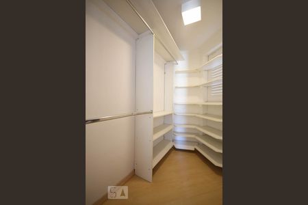Apartamento para alugar com 70m², 2 quartos e 2 vagas Apartamento para alugar com 70m², 2 quartos e 2 vagasArmário da Suíte 2