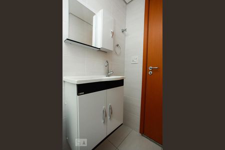 Banheiro de apartamento para alugar com 3 quartos, 75m² em Jardim Flor da Montanha, Guarulhos