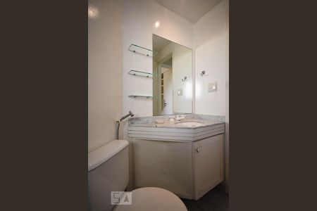 Banheiro de apartamento para alugar com 1 quarto, 43m² em Vila Suzana, São Paulo