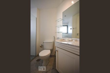Banheiro de apartamento para alugar com 1 quarto, 43m² em Vila Suzana, São Paulo