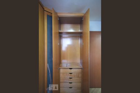 Armário do Quarto 1 de apartamento para alugar com 2 quartos, 49m² em Jardim Vazani, São Paulo
